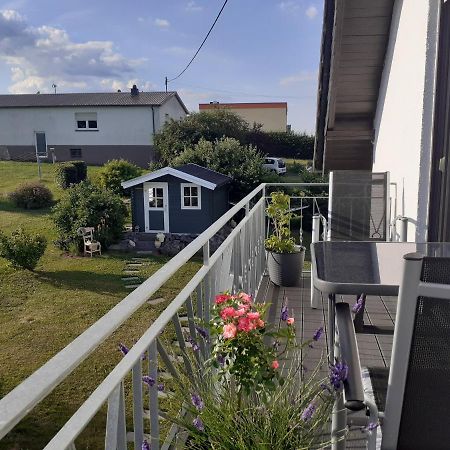 Eifelstern-Schoene Ferienwohnung Mit Balkon Kalenborn-Scheuern Eksteriør billede