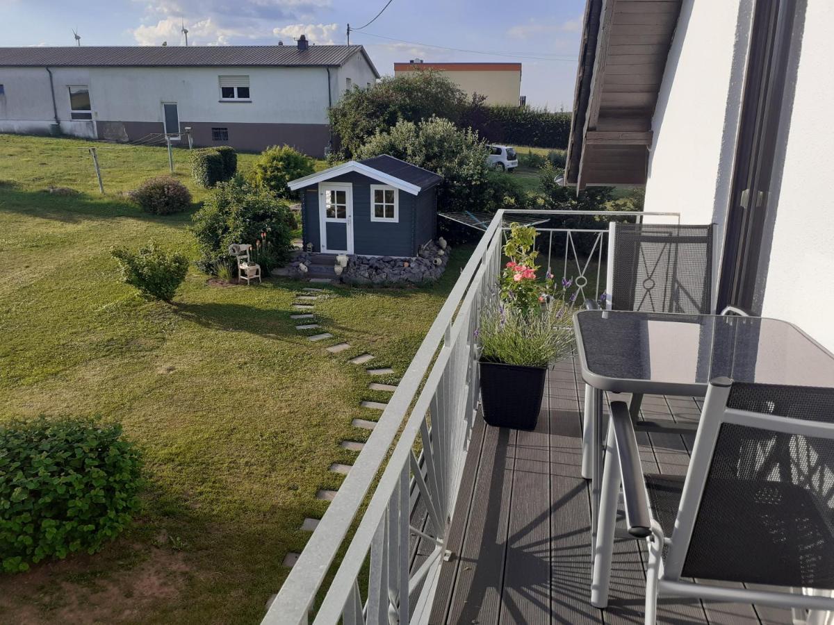 Eifelstern-Schoene Ferienwohnung Mit Balkon Kalenborn-Scheuern Eksteriør billede